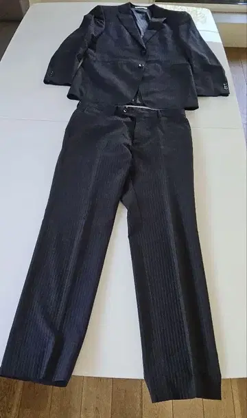 다크 네이비 스트라이프 비즈니스 정장 175cm