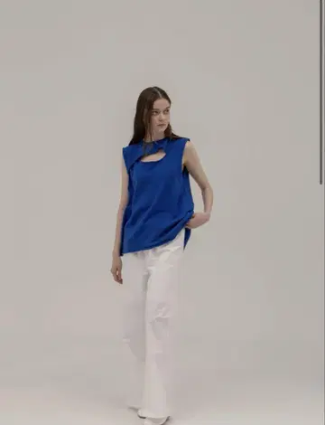 [ UNOF ] FRONT CUT TANK TOP
