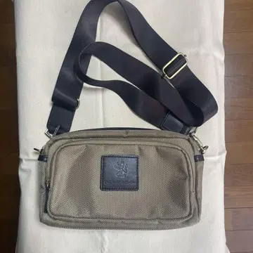 컴팩트 나일론 숄더백