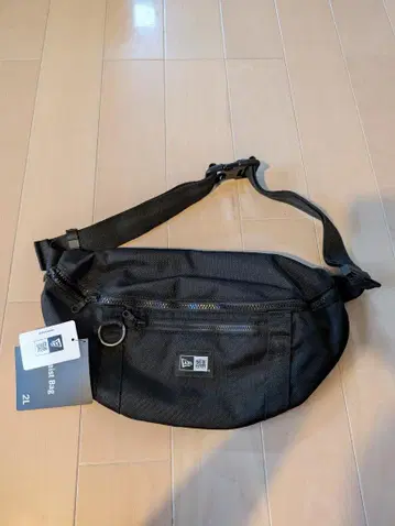 H083104 뉴에라 바디백
