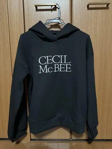 CECIL McBEE 블랙 후드티