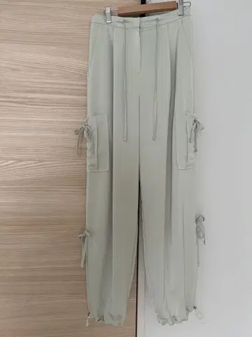 라이트 그린 카고 팬츠