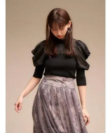 스나이델 시어 퍼프 슬리브 니트탑