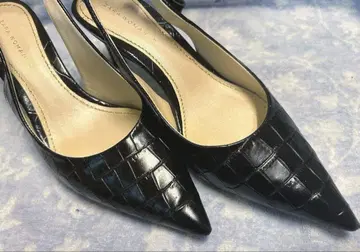 ZARA 크로커다일 무늬 펌프스