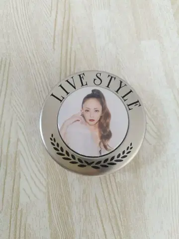 아무로 나미에 LIVE STYLE 2016-2017 캔과 배지 세트