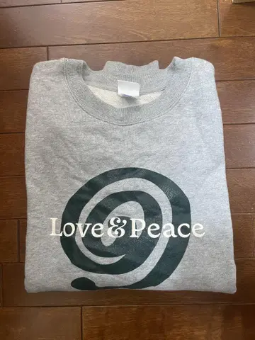 a circle of the peace Love&Peace Crew XL