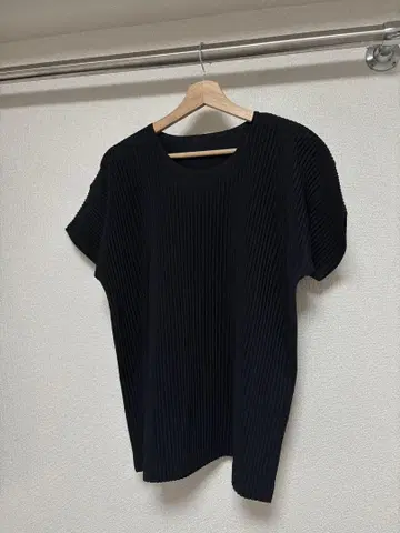 ISSEY MIYAKE 블랙 플리츠 디자인 T셔츠