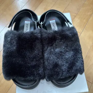 엔폴드 퍼 샌들