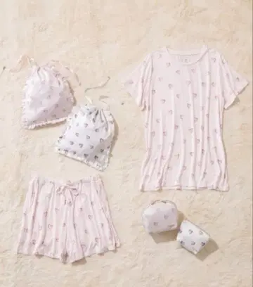 택 포함 [ 젤라또피케 ] 하트 무늬 T셔츠 & 숏팬츠 상하의 세트