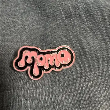 TWICE 랜덤 핀 배지 모모