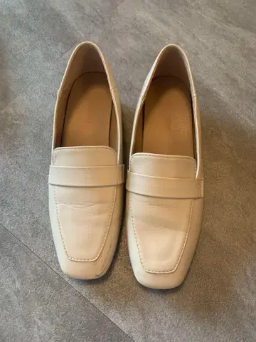 베이지 로퍼 타입 신발 힐 5cm