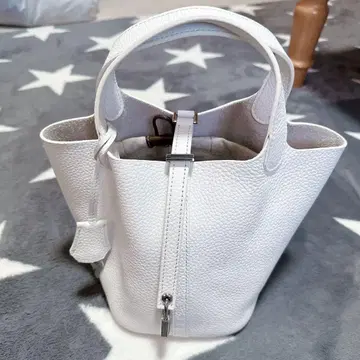 큐브형 백 화이트 천연 가죽