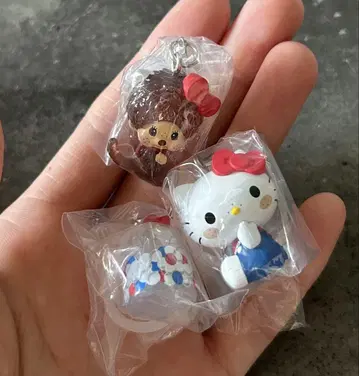 몬치치 x 헬로키티 메지루시 액세서리