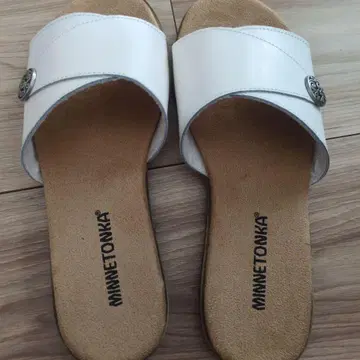 미네통카 샌들