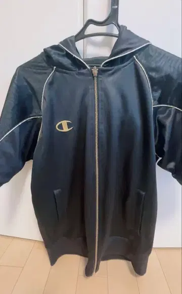Champion 블랙 금 저지 후드 부착