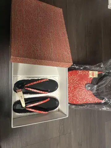 타카토후 조리 블랙/레드 꽃무늬 하나오