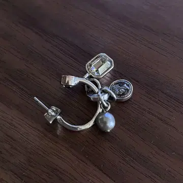 DYRBERG KERN 후프 귀걸이 한쪽
