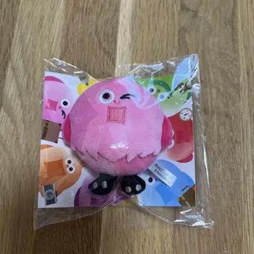 윙크하는 핑크색 새 봉제 인형