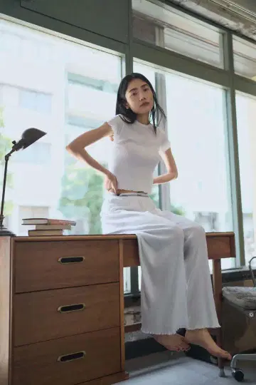 Hanes 오리지널스 크롭 T셔츠 x 롱 와이드 팬츠