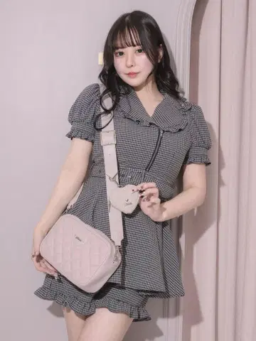 pium  하트 파우치 포함 나일론 스퀘어 숄더백 사야피 로고