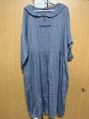 [drugstore's] 2025 카라 부착 남색 자수 원피스