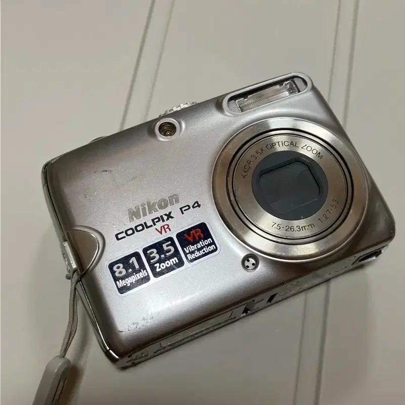 니콘 쿨픽스P4