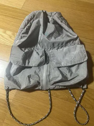 모데스트 무드 백 냅색 실버