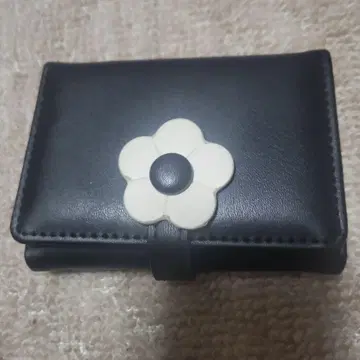 꽃 모티브 블랙 접이식 지갑