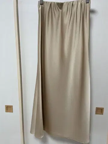 새상품 미착용 제나 에스파스 메르베유 새틴풍 롱 스커트 허리밴딩 포함