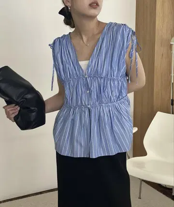 [ 카프리슈 마쥬 ] 개더 V 슬리브리스 셔츠