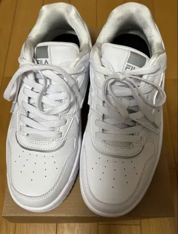 새상품급 FILA 타티카 3 화이트 25cm