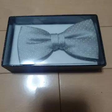 실버 도트 무늬 보타이