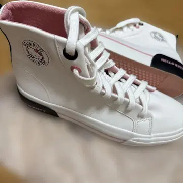 헬로키티 하이컷 스니커즈 산리오 버쉬카 Bershka