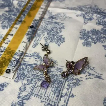 ANNA SUI 버터플라이 모티브 귀걸이