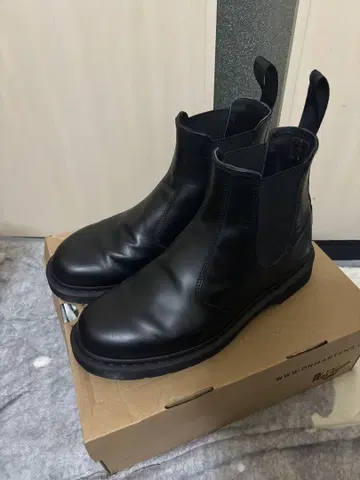 닥터마틴 사이드 고어 부츠