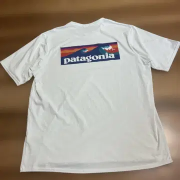 patagonia 파타고니아 p6 웨이브 로고 캐플린 화이트 M 사이즈