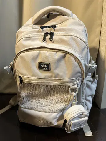 엄브로 백팩