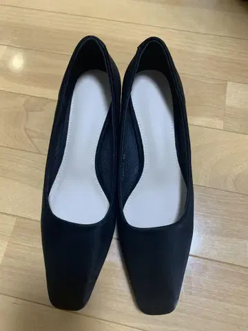 블랙 스퀘어토 펌프스