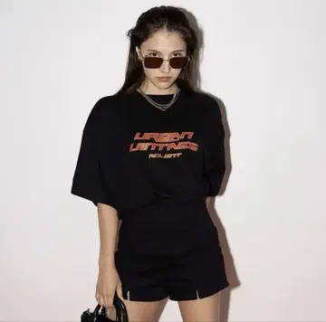 aclent Graphic logo over loose tee Black