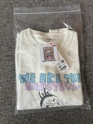 UNIQLO POPMART x UT 러브브 화이트 스웨트 셔츠 160