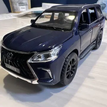 렉서스 LX570 1/32 미니카 라이트 점등 엔진 사운드 상자 없음