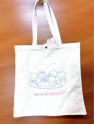 새상품 미사용 대용량 내 포켓 부착 냐니뉴니에뇽 토트 토트백