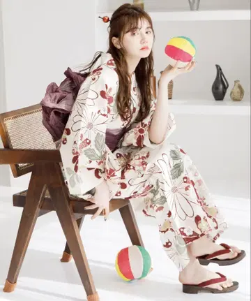 Dita 유카타 경다홍색의 고전 국화