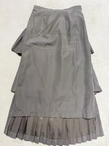 안티카 카키 백 플리츠 롱 스커트