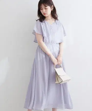 내추럴 꾸뛰르 V넥 플레어 소매 원피스