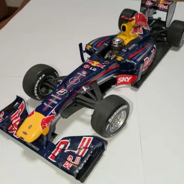미니 챔피언스 1/43 레드불 RB6 S.베텔 2010