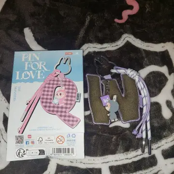 POPMART 러브브 PIN FOR LOVE 알파벳 펜던트