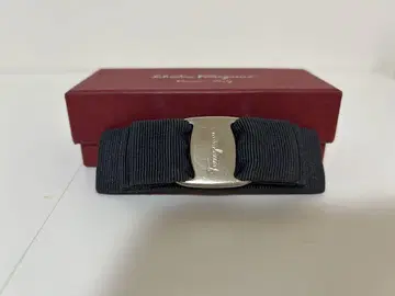 Ferragamo 헤어핀