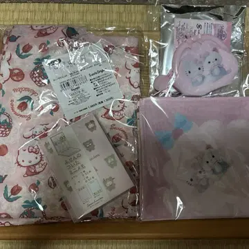 산리오 요시토쿠 가마구치 손수건, 에코백, 라떼곰 메모지 키티 키키라라