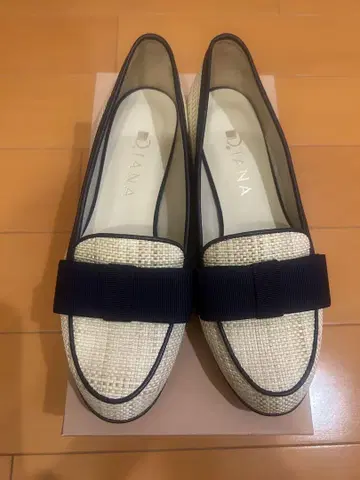 새상품 다이애나 파나마풍 소재 리본 로퍼 23.5cm